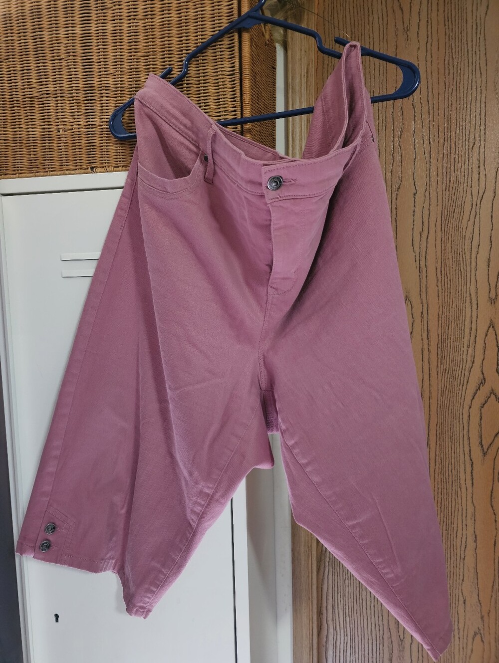 Women's Rose Pink Capri Pants
